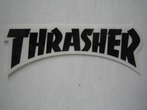 THRASHER ロゴステッカー BK